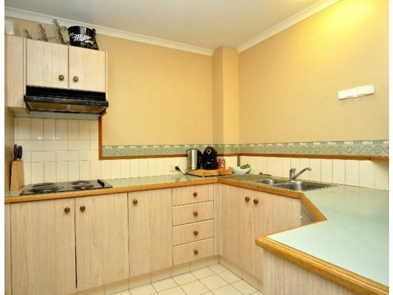 2/18 Jennifer Avenue, Runaway Bay QLD 4216