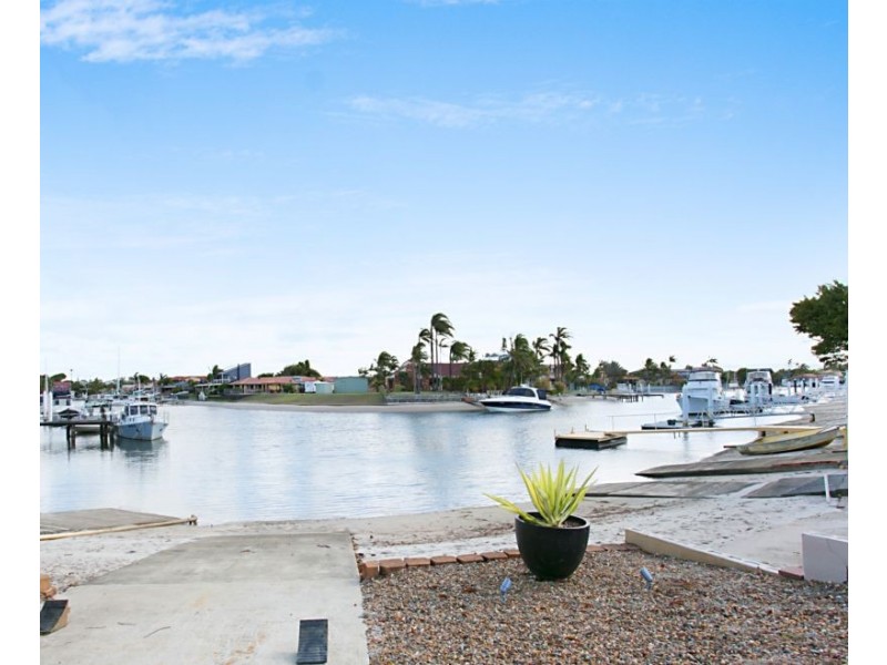 2 Dobell Avenue, Paradise Point QLD 4216