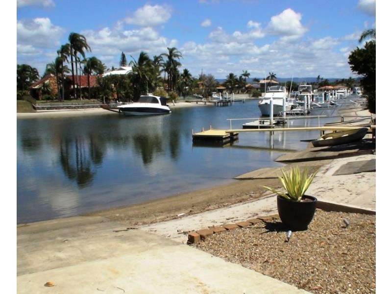 2 Dobell Avenue, Paradise Point QLD 4216