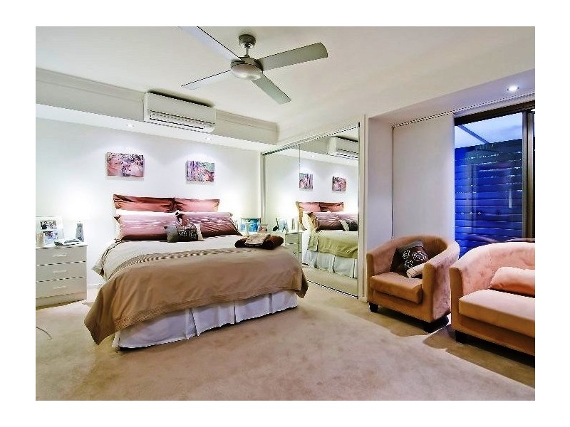 15 Karema Crescent, Runaway Bay QLD 4216