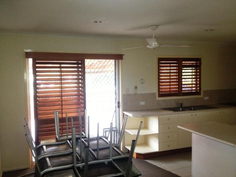 2/4 Lara Avenue, Southport QLD 4215