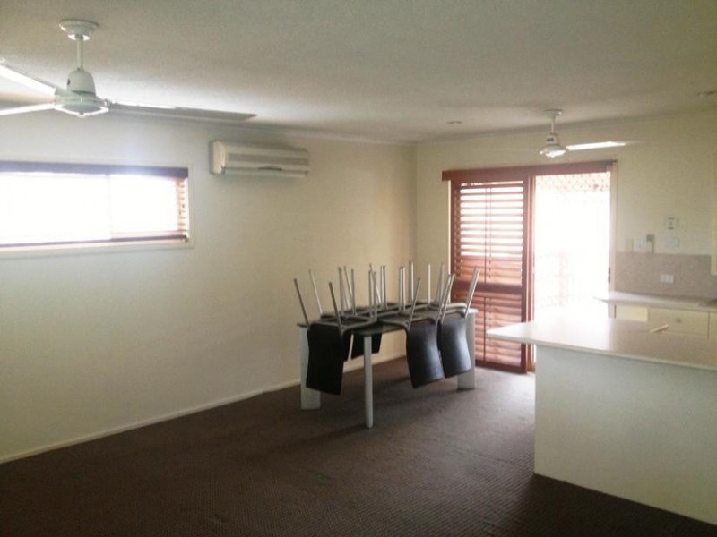 2/4 Lara Avenue, Southport QLD 4215