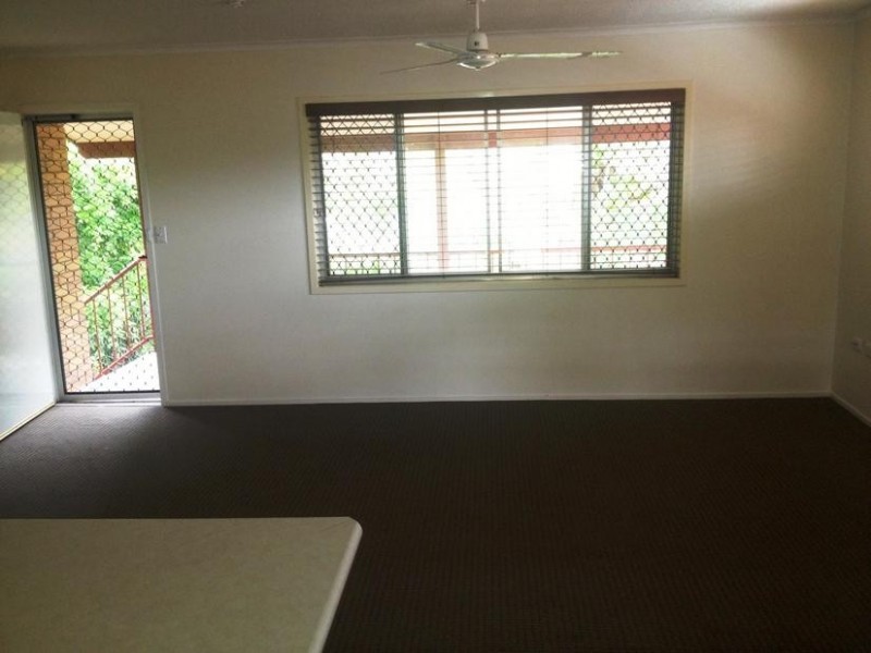 2/4 Lara Avenue, Southport QLD 4215