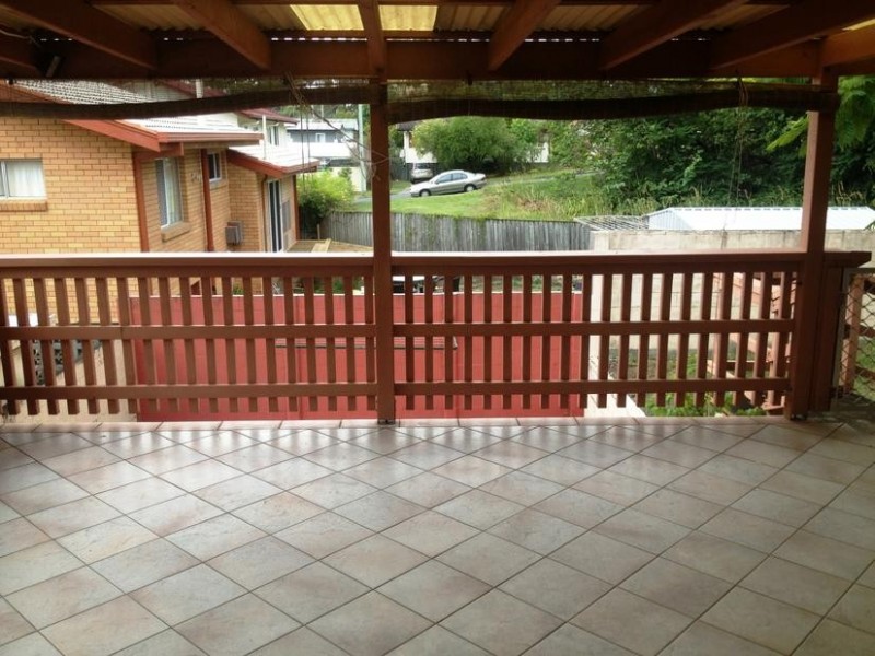 2/4 Lara Avenue, Southport QLD 4215