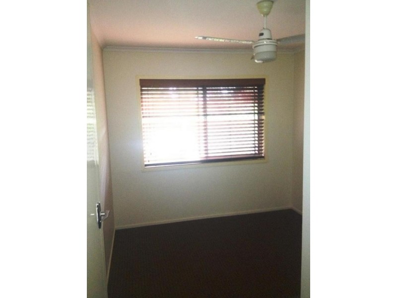 2/4 Lara Avenue, Southport QLD 4215