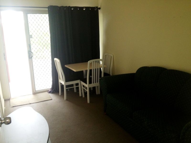 1/4 Lara Avenue, Southport QLD 4215