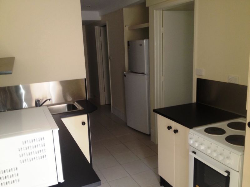 1/4 Lara Avenue, Southport QLD 4215