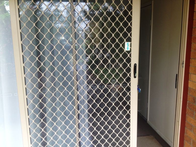 1/4 Lara Avenue, Southport QLD 4215