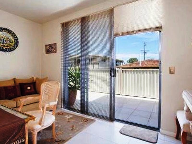 8 Victor Avenue, Paradise Point QLD 4216