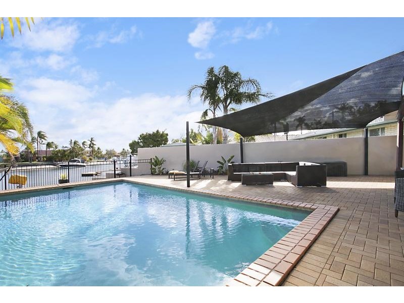 2 Dobell Avenue, Paradise Point QLD 4216