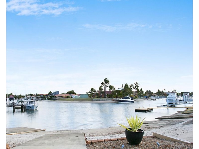 2 Dobell Avenue, Paradise Point QLD 4216