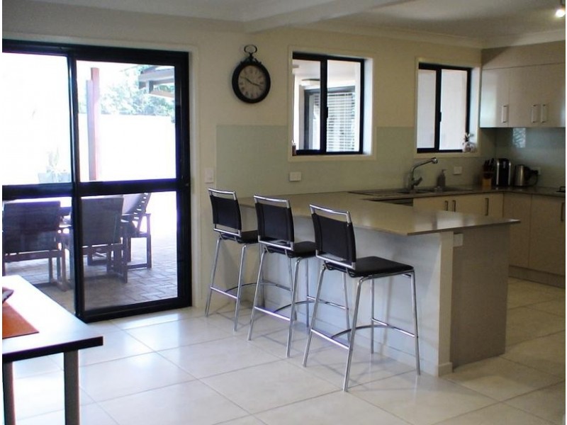 2 Dobell Avenue, Paradise Point QLD 4216