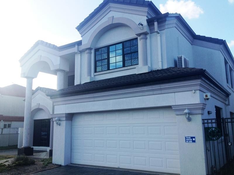 12 Serenity Boulevard, Helensvale QLD 4212