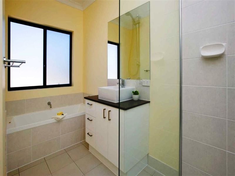 1/21 Donald Avenue, Paradise Point QLD 4216