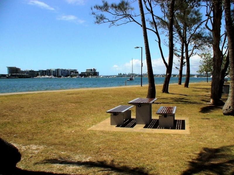 1/21 Donald Avenue, Paradise Point QLD 4216