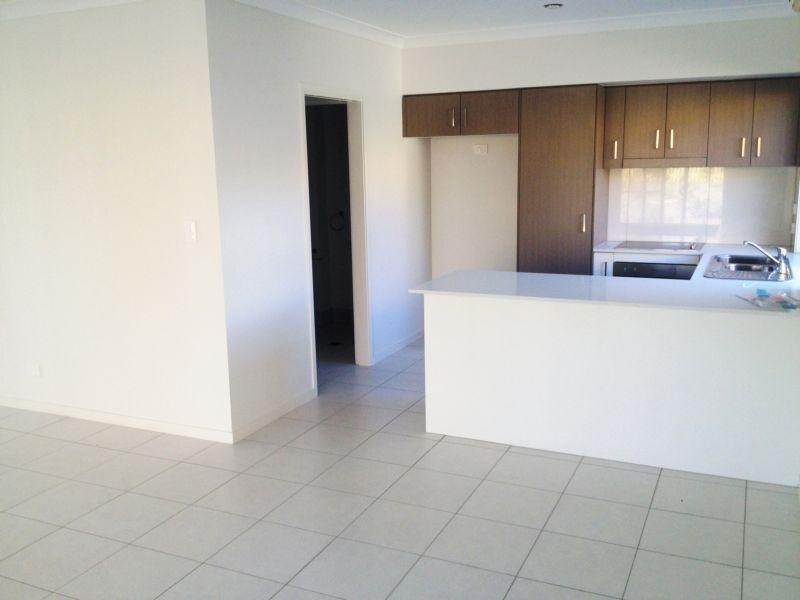 4/34 Rise Circuit, Pacific Pines QLD 4211