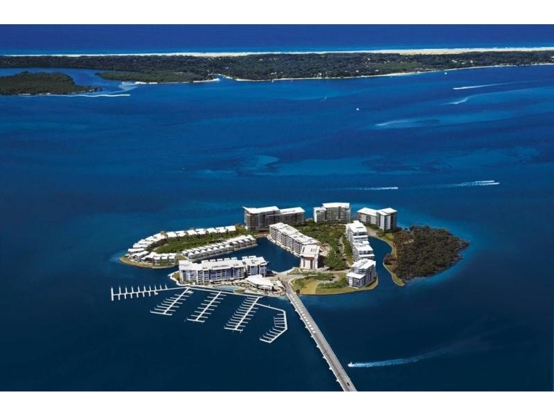 26104/2 Ephraim Island, Paradise Point QLD 4216