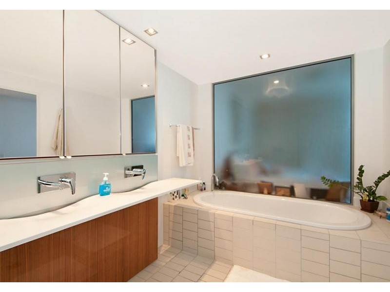 26104/2 Ephraim Island, Paradise Point QLD 4216