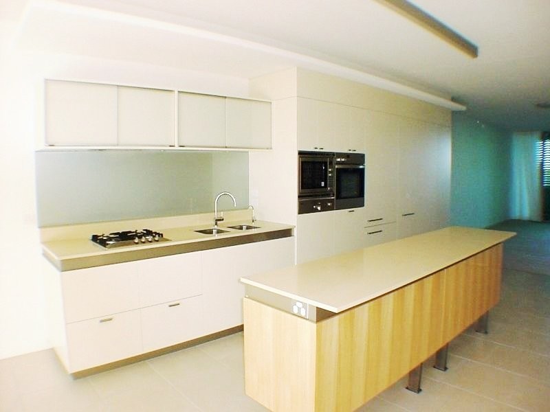 26304/2 Ephraim Island, Paradise Point QLD 4216