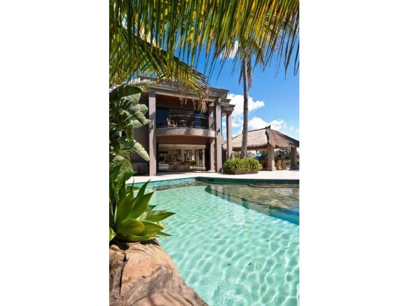 171 Monaco Street, Broadbeach Waters QLD 4218