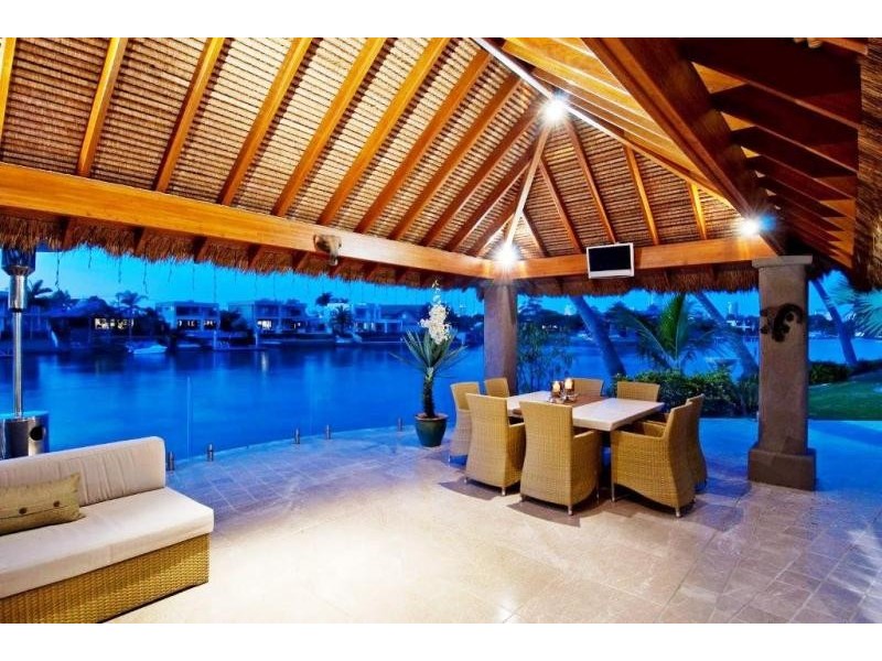 171 Monaco Street, Broadbeach Waters QLD 4218