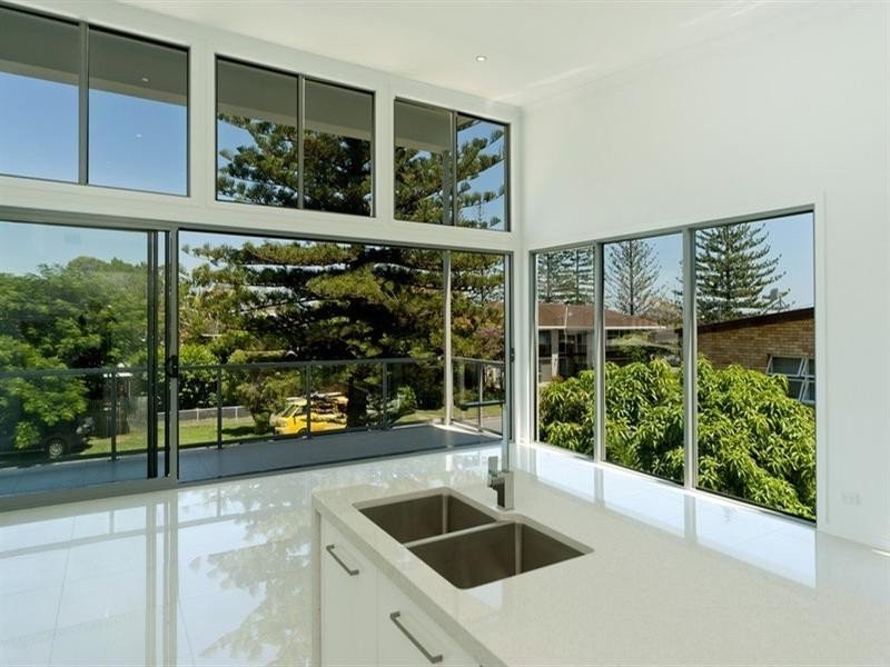 1/3 Jasmine Avenue, Paradise Point QLD 4216