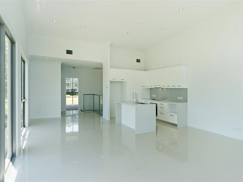 1/3 Jasmine Avenue, Paradise Point QLD 4216