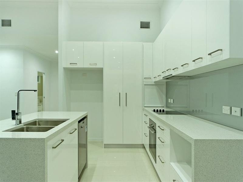 1/3 Jasmine Avenue, Paradise Point QLD 4216
