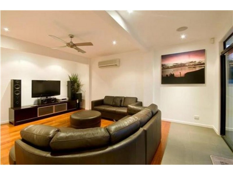 7 Rudd Street, Broadbeach Waters QLD 4218