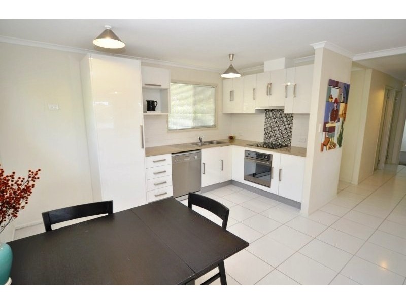 8 Coombe Avenue, Hope Island QLD 4212