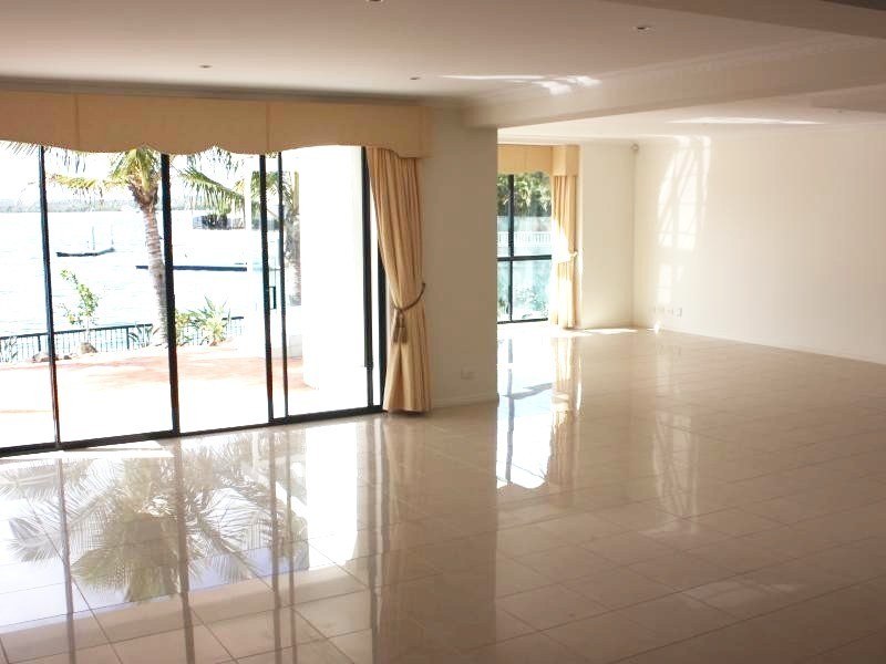 3 The Peninsula, Paradise Point QLD 4216