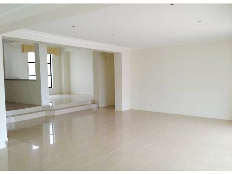 3 The Peninsula, Paradise Point QLD 4216