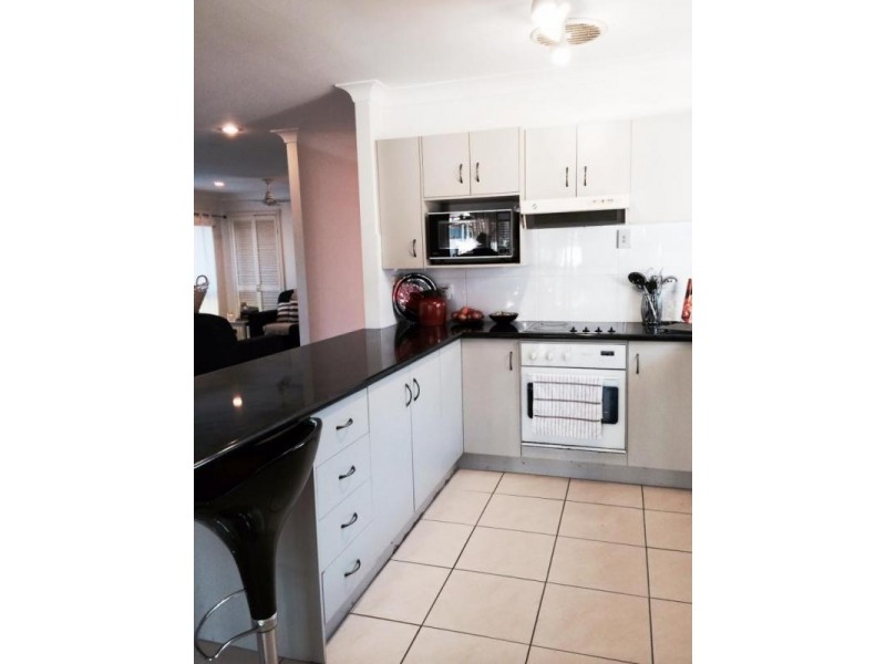 1/27 Errol Avenue, Paradise Point QLD 4216