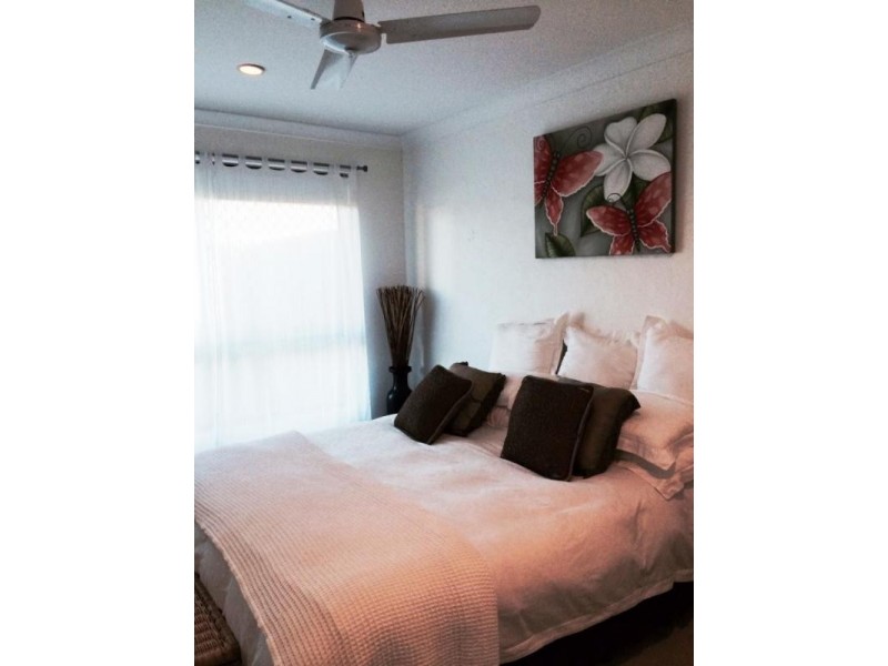 1/27 Errol Avenue, Paradise Point QLD 4216