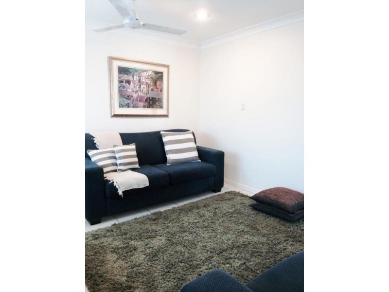 1/27 Errol Avenue, Paradise Point QLD 4216