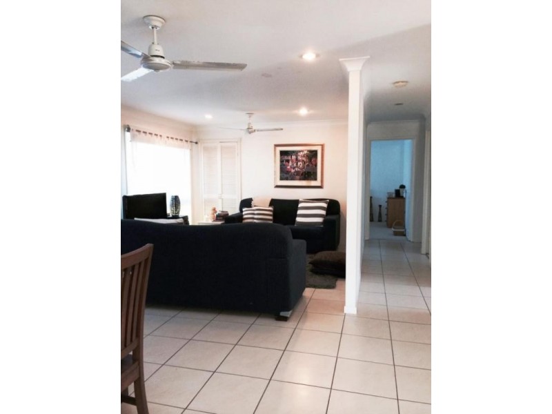 1/27 Errol Avenue, Paradise Point QLD 4216