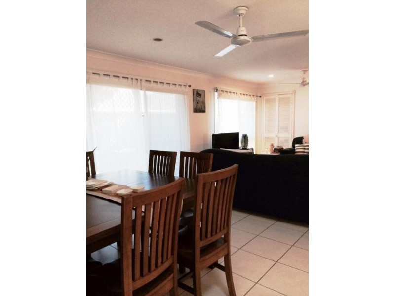 1/27 Errol Avenue, Paradise Point QLD 4216