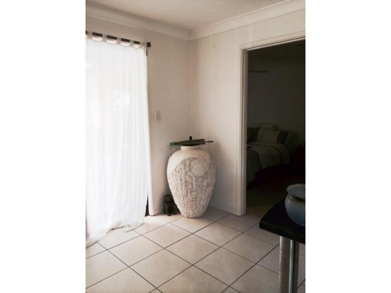 1/27 Errol Avenue, Paradise Point QLD 4216