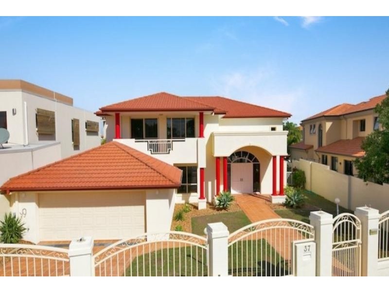 37 The Peninsula, Sovereign Islands QLD 4216