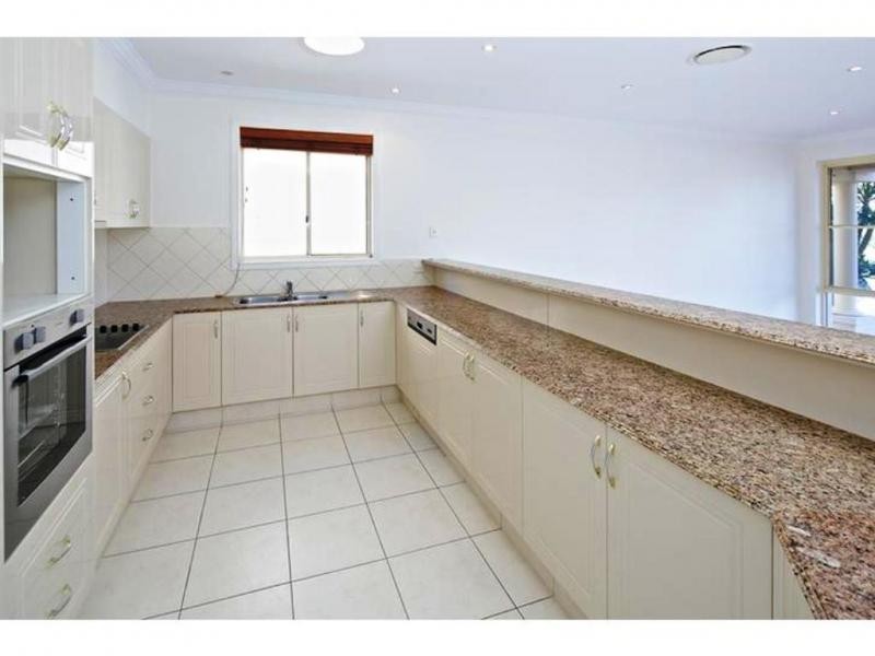 37 The Peninsula, Sovereign Islands QLD 4216