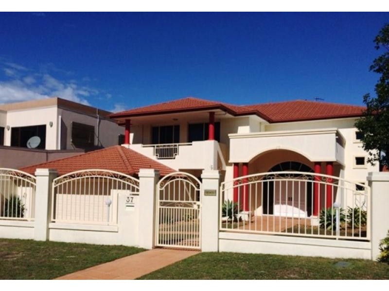 37 The Peninsula, Sovereign Islands QLD 4216