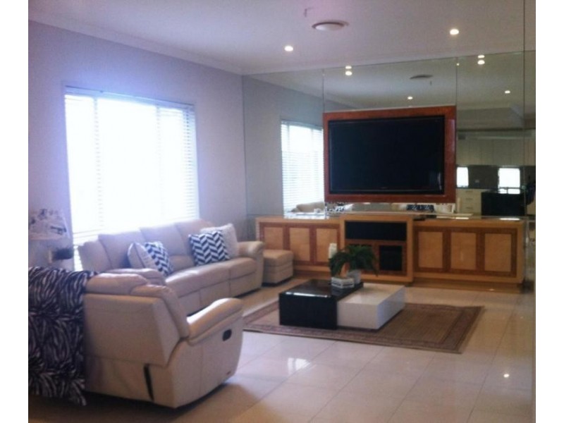 9 Castille Court, Surfers Paradise QLD 4217