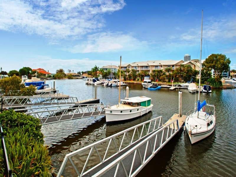 9/18 Jennifer Avenue, Runaway Bay QLD 4216