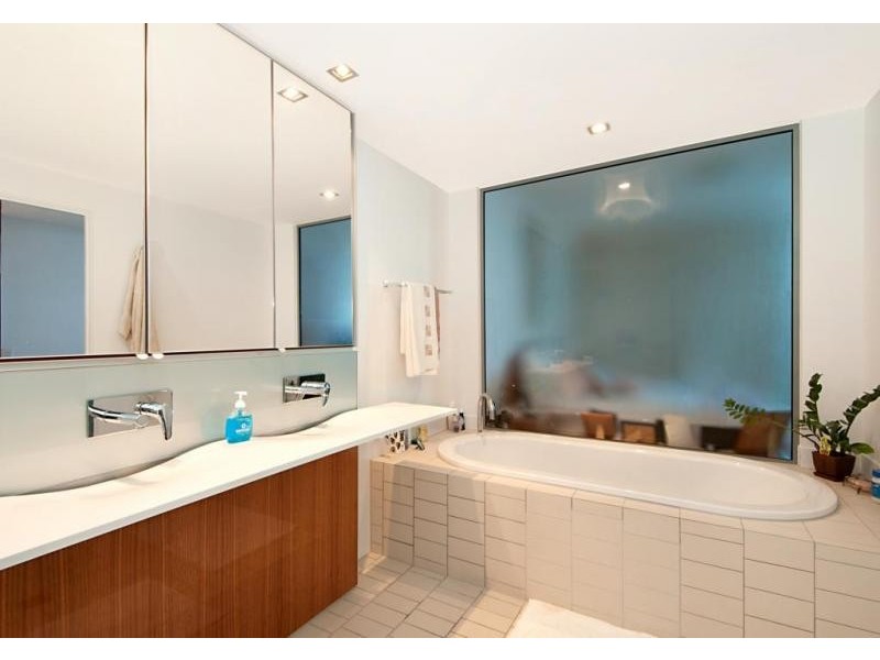 26104/2 Ephraim Island, Paradise Point QLD 4216
