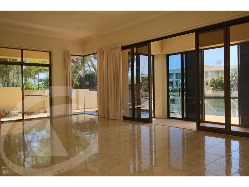 Sovereign Islands QLD 4216