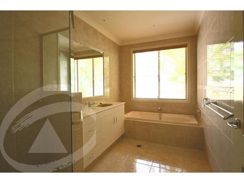 Sovereign Islands QLD 4216