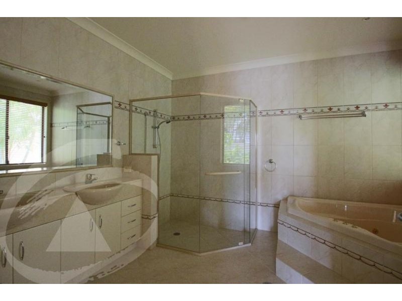 Sovereign Islands QLD 4216