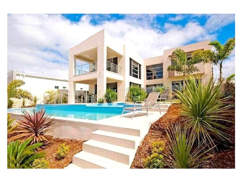 3 Royal Albert Crescent, Sovereign Islands QLD 4216