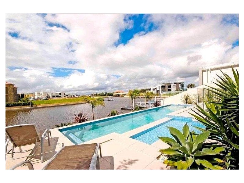 3 Royal Albert Crescent, Sovereign Islands QLD 4216