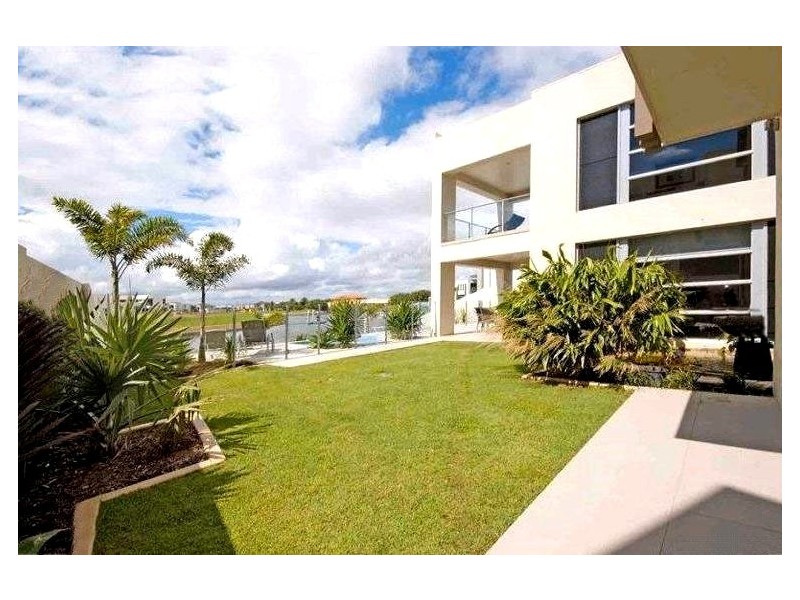 3 Royal Albert Crescent, Sovereign Islands QLD 4216